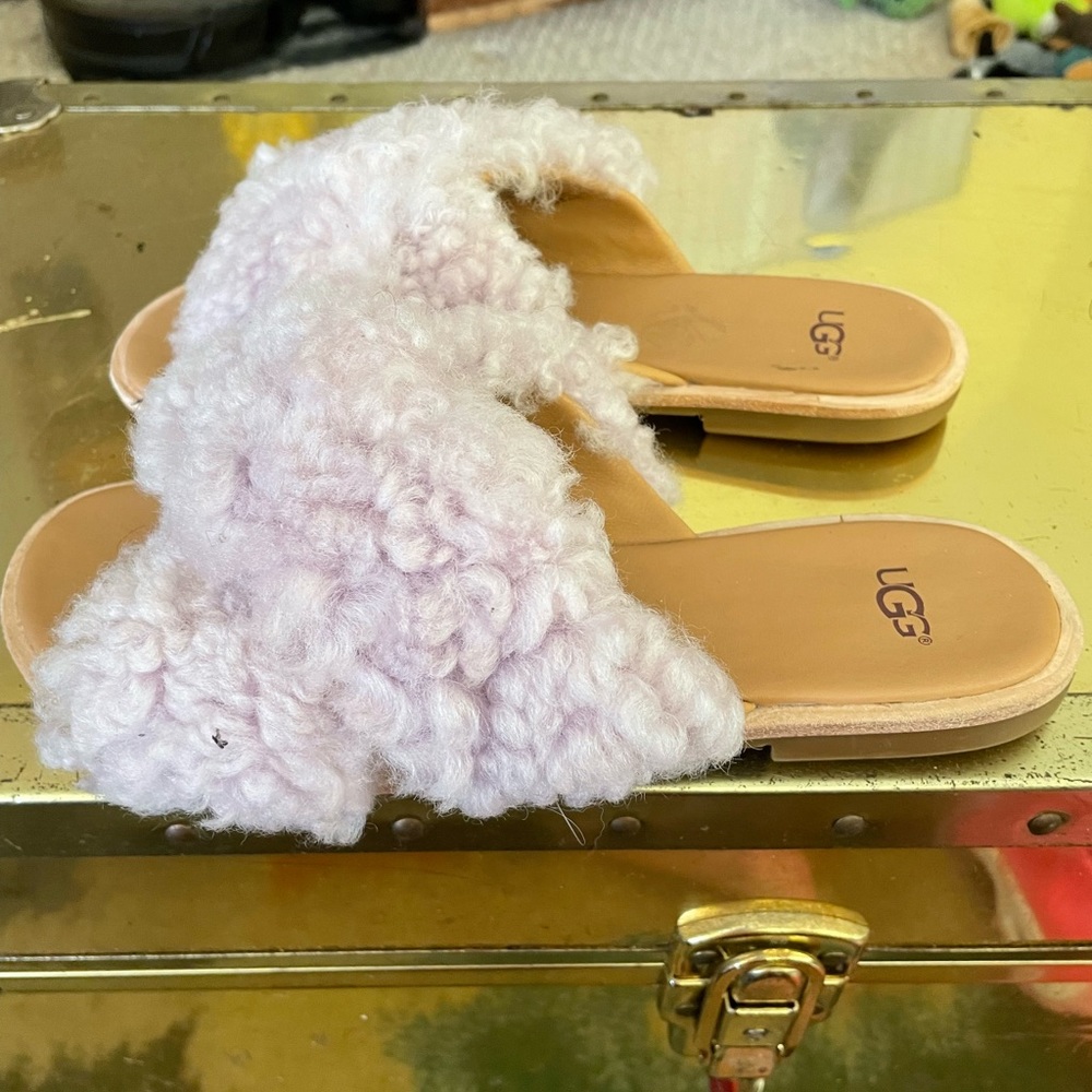 BNWOT Lavender color UGG sandals